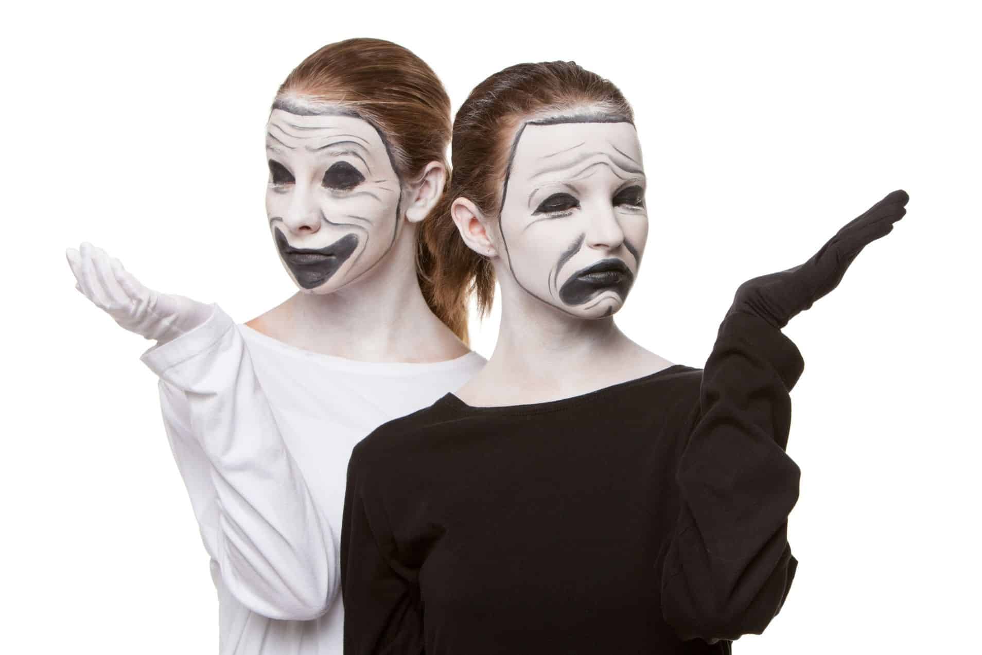 frauen-mit-pantomimemasken