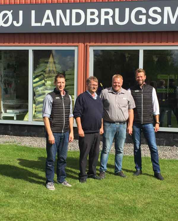Fra venstre: Servicechef for Valtra ved AGCO Danmark A/S Ole Schultz Indehaver af Granhøj Landbrugsmaskiner ApS Jakob Jensen Sælger ved Granhøj Landbrugsmaskiner ApS Kristian Nørregaard National Sales Manager for Valtra ved AGCO Danmark A/S Arne Spejlborg
