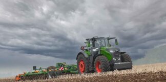Nye traktormodeller fra Fendt står på rad og række på TBS-standen på Landsskuet i Herning
