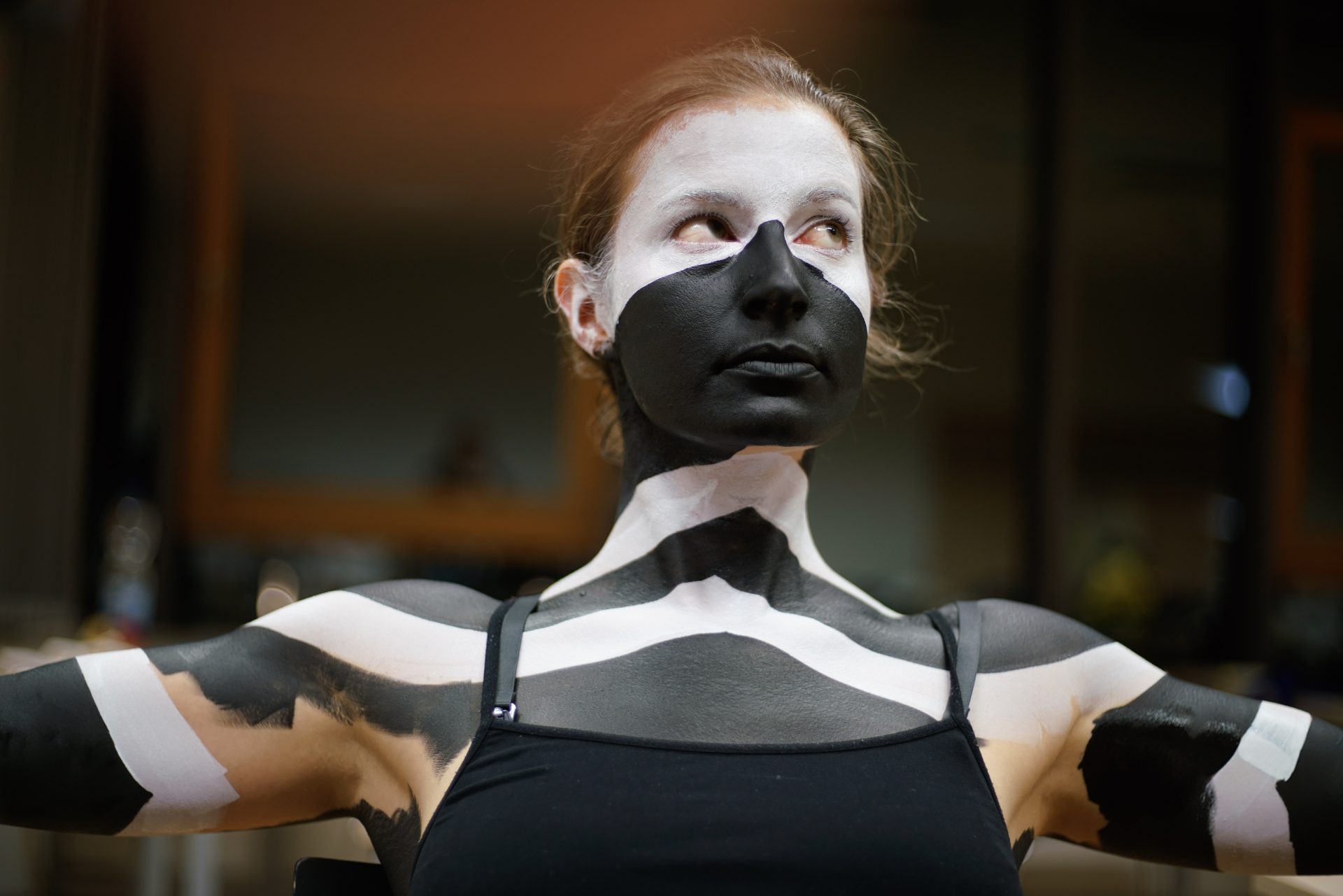 Gianna Jann in der Maske: Body Painting für Choreo, F1