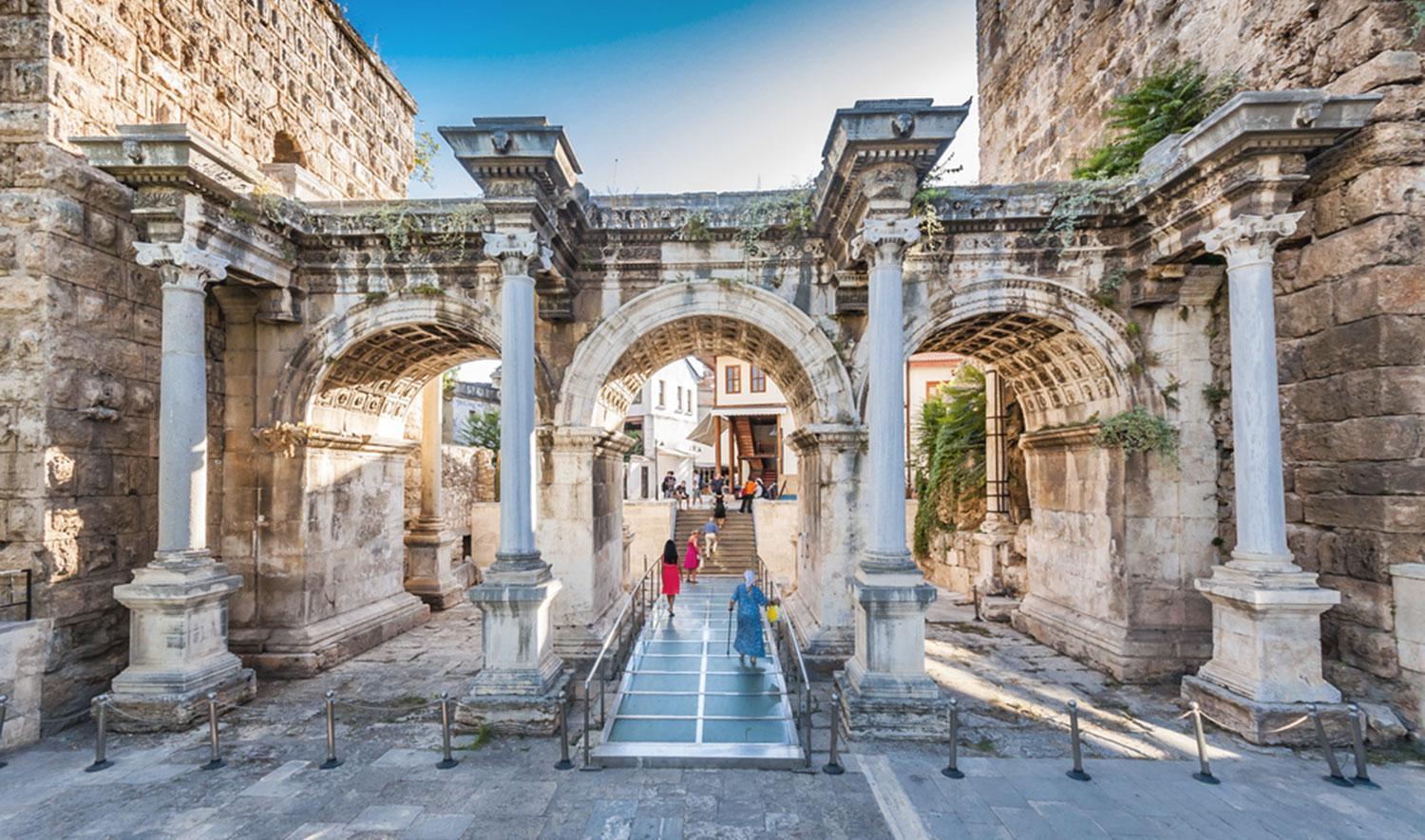 Hadrian’s Gate is located right on Atatürk Boulevard in Antalya’s city center
