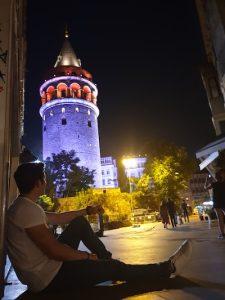 Düğünde havaya ateş açan