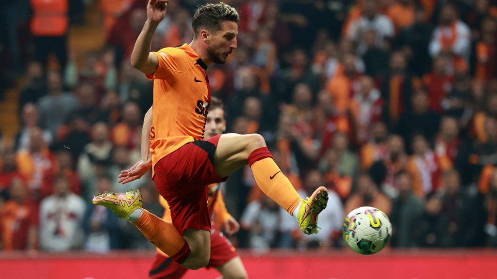 9 kişi kalan Galatasaray Alanyaspor ile 2-2 berabere kaldı