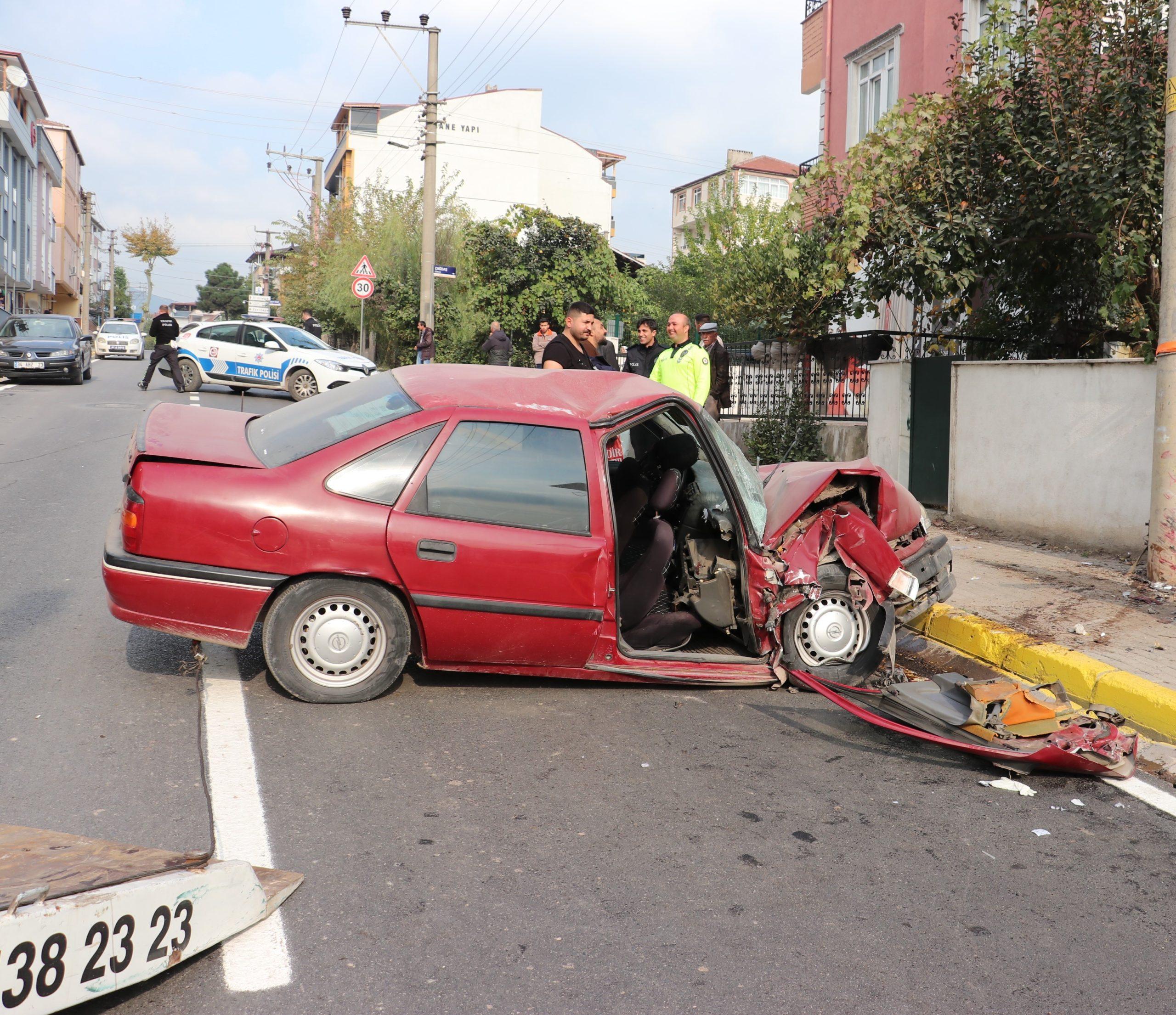 hıncını otomobilden çıkardı