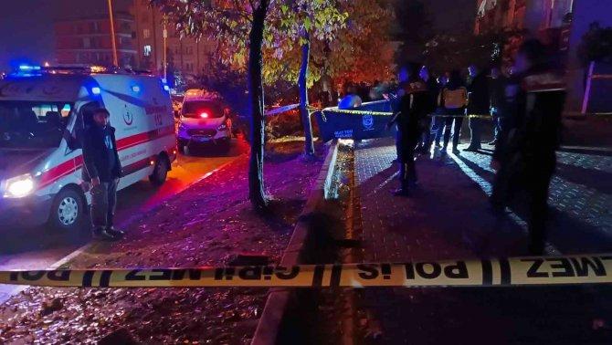 Emekli Polis Eşini Sokak Ortasında Öldürdü