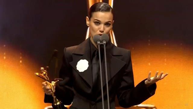 Altın Kelebek'teki konuşmasından dolayı herkesin linç ettiği Pınar Deniz'e Haluk Levent sahip çıktı Altın Kelebek'teki konuşmasından dolayı herkesin linç ettiği Pınar Deniz'e Haluk Levent sahip çıktı
