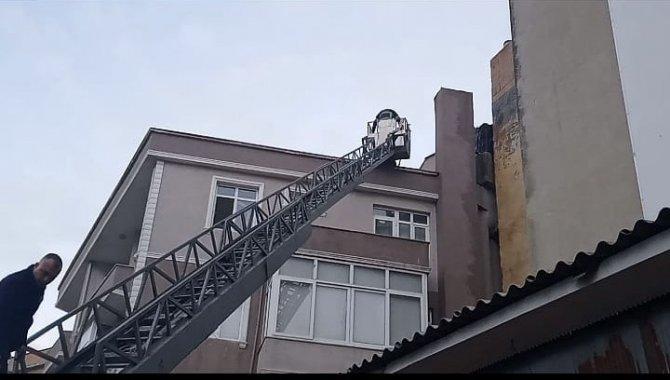 Edirne’de Çatıda Çıkan Yangın Paniğe Neden Oldu