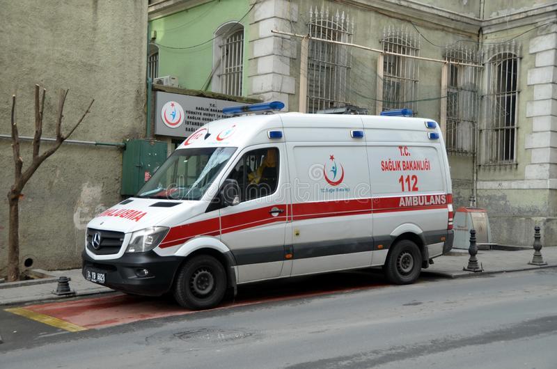 Siirt'in Konacık köyünde muhtarlık seçimi sırasında çıkan silahlı kavgada 1 kişi öldü ve 2 kişi yaralandı.