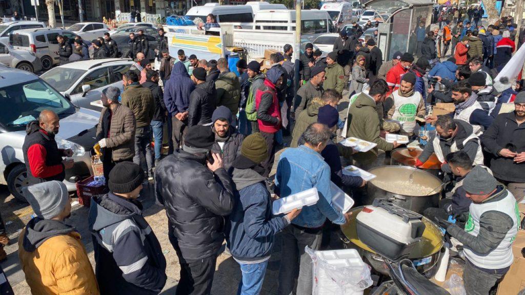 deprem0211-30265224-30265220-stkler-afetin-yaralarini-sarmak-icin-deprem-bolgesinde-canla-basla-calisiyor