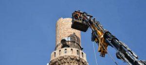 sanliurfa-da-depremden-dolayi-zarar-goren-minareler-yikiliyor