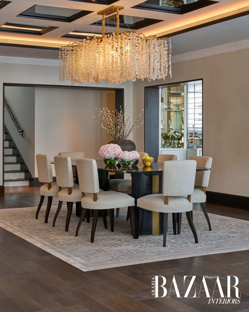 The dining room’s ambience in the Sama villa is created through reflective elements in the ceiling and a mirror feature which further illuminates the centre of the room