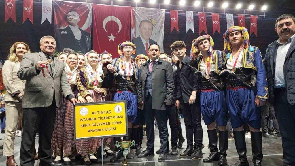 kutahyada-halk-oyunlari-il-birinciligi-musabakalari-renkli-goruntulere-sahne-oldu