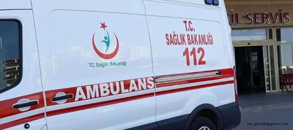 Çerkezköy ilçesinde, kırmızı ışıkta bekleyen minibüse tırın çarpması sonucu 5 kişi yaralandı.