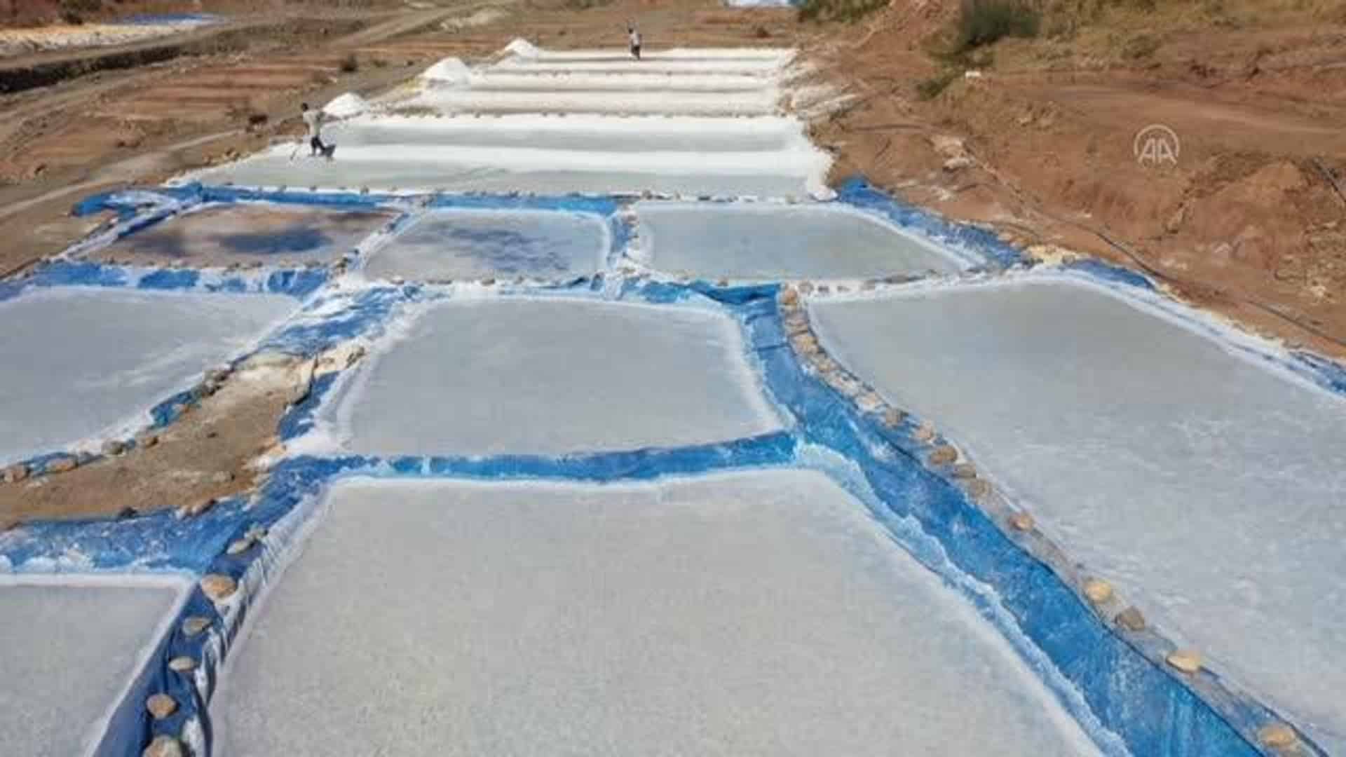 Derinceliler ürettikleri tuz sayesinde doğdukları topraklarda doyuyor - Dailymotion Video