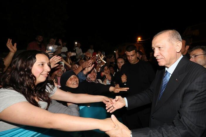 Cumhurbaşkanı Erdoğan cemevinde muharrem ayı iftarına katıldı
