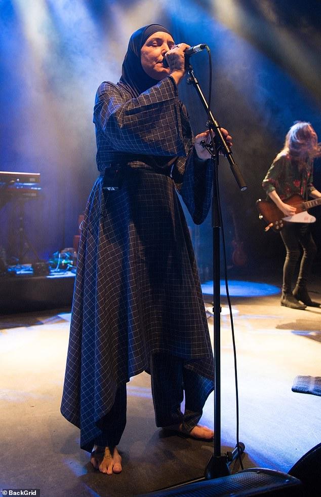 Sinead O'Connor dons a traditional religious dress as she gives passionate performance in London | Daily Mail Online