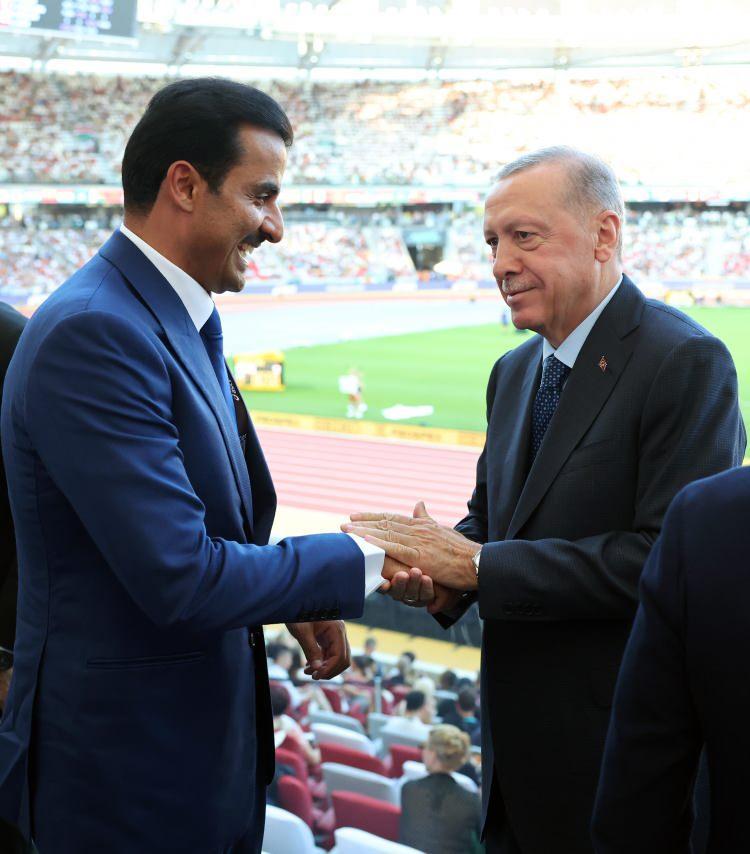 </p>
<p>Cumhurbaşkanı Erdoğan, burada Azerbaycan Cumhurbaşkanı İlham Aliyev ve Katar Emiri Şeyh Temim bin Hamed Al Sani ile sohbet etti.</p>
<p>