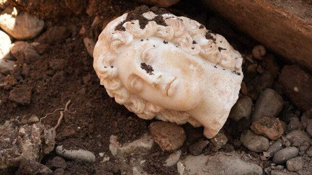 Düzce'de antik kentteki kazıda, Makedonya Kralı Büyük İskender’e ait portre başı bulundu.