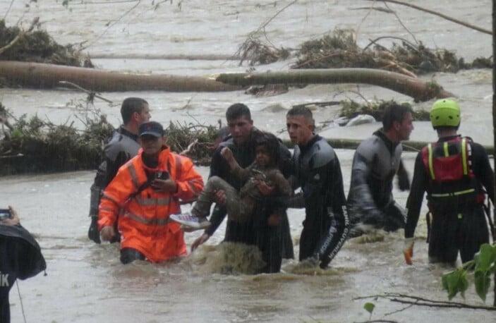 Kırklareli'nde sel felaketi: 2 can kaybı, 4 kişi aranıyor