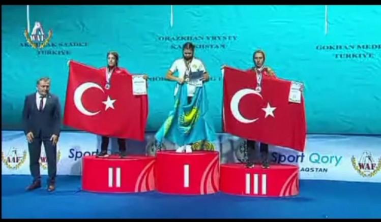 44-dunya-bilek-guresi-sampiyonasinda-d-u-ogrencisi-dunya-ucuncusu-oldu