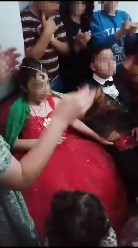8 yaşındaki kız çocuğu ile 9 yaşındaki erkek çocuğuna nişan töreni yapıldı! Skandal görüntülere inceleme başlatıldı