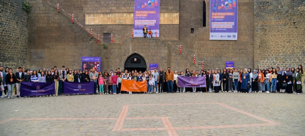 ogrenciler-sur-kultur-yolu-festivali-nde-etkinliklere-katildi