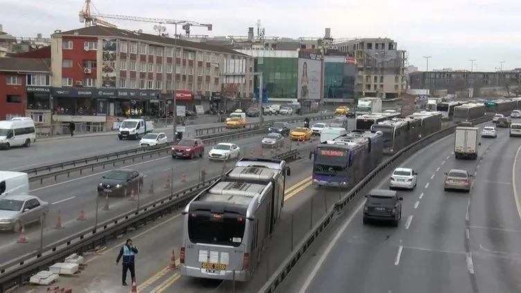 İBB’den akıl almaz uygulama! Metrobüs yoluna üstgeçit yaptılar: Şaka mı bu!