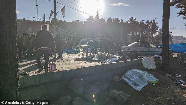 03 Ocak 2024'te İran'ın Kerman şehrinde General Kasım Süleymani'nin mezarı yakınında meydana gelen patlamaların ardından olay yerinden bir görüntü