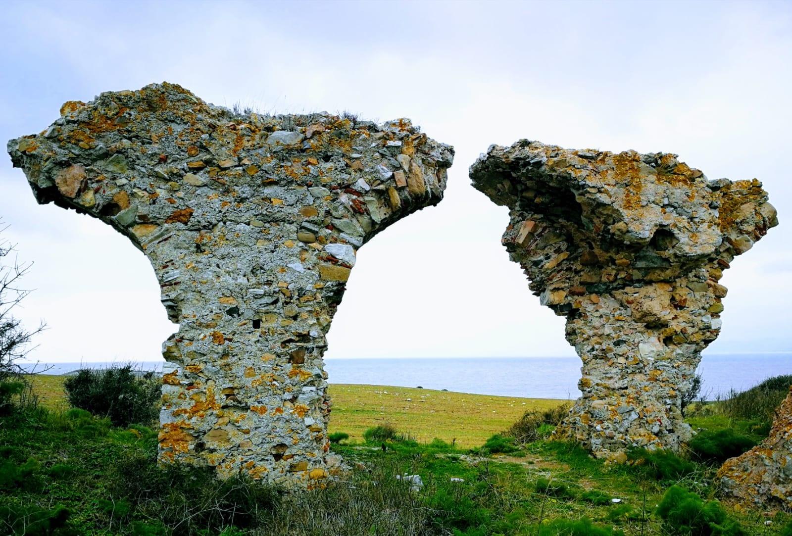 Günümüz Biga Yarımadasını kapsayan bölgenin Çanakkale tarafı Klasik Çağda Troad, Balıkesir tarafı ise Mysia olarak adlandırılıp pek çok antik kentlerle tarihe iz bırakmış bir coğrafyadır.