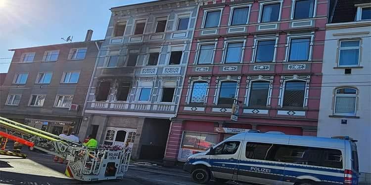 Almanya'nın Solingen kentinde yangın ..Biri çocuk 3 kişi hayatını kaybetti, 21 kişi yaralandı.