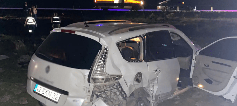 Kontrolden çıkan otomobil tarlaya girdi: 2'si ağır 5 yaralı