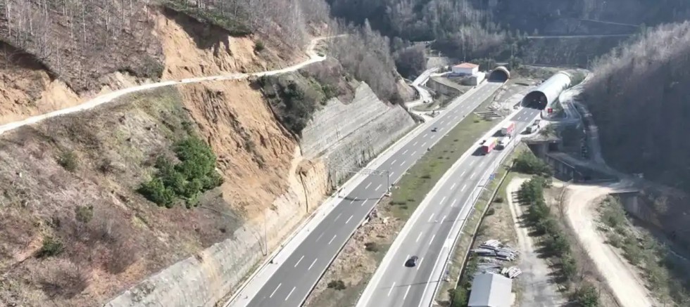 Bolu Dağı geçişinin İstanbul istikameti trafiğe kapatıldı