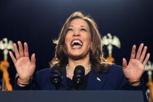 Harris, Trump’a fark attı: İşte son anket