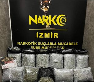 İzmir’de uyuşturucu operasyonu 26,5 kilo esrar ele geçirildi 