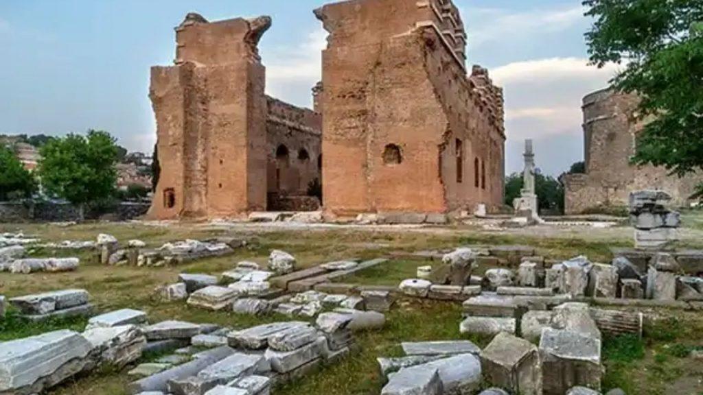 İzmir’in Gizemli Tapınağı Kızılavlu: İncil’de Geçen Tarihi Bir Yapı