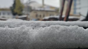 Diyarbakır’da mevsimin ilk karı yağdı