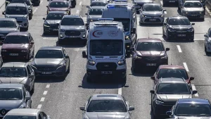 Ambulanslar İçin Trafikte Yeni Bir Dönem: 'Fermuar Sistemi ile Yaşama Yol Ver!'