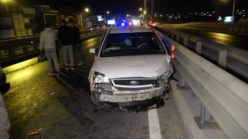 Antalya’da Zincirleme Trafik Kazası: 4 Araç Birbirine Girdi