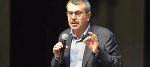 Bakan Tekin: CHP toplumu manipüle ediyor