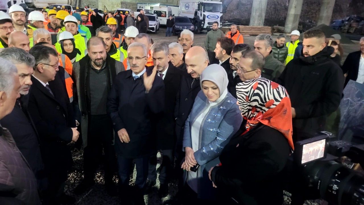 Bakan Uraloğlu: Trabzon’un raylı sistem projesi ile ilgili ihalesini yaptık (2)