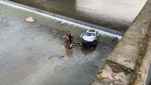 Ehliyetsiz sürücünün kullandığı minibüs, otomobile çarptı: 9’u öğrenci, 10 yaralı