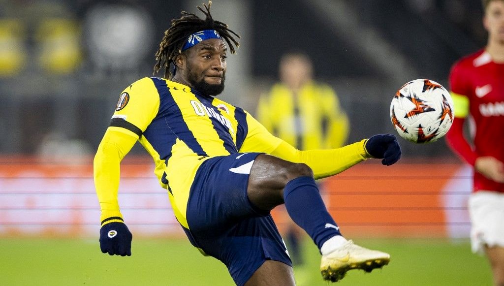 Fenerbahçe'de Maximin bandanaları satışta