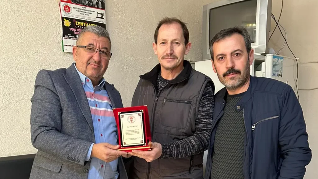 Uşak Kahveciler Esnaf Odası'ndan Üyelere Plaket