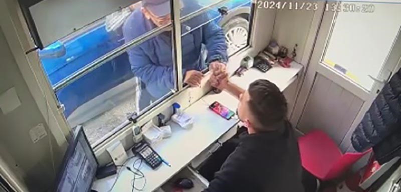 Konya’da Otopark Ücreti Nedeniyle Doktor ve Babası Tarafından Darp Edilen Genç