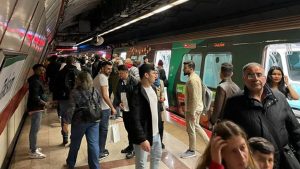 Valilikten metro seferlerine 'kadına yönelik şiddete mücadele günü' ayarı