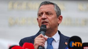 Özgür Özel: Ahmet Özer göreve dönene kadar demokrasi nöbetine devam edeceğiz