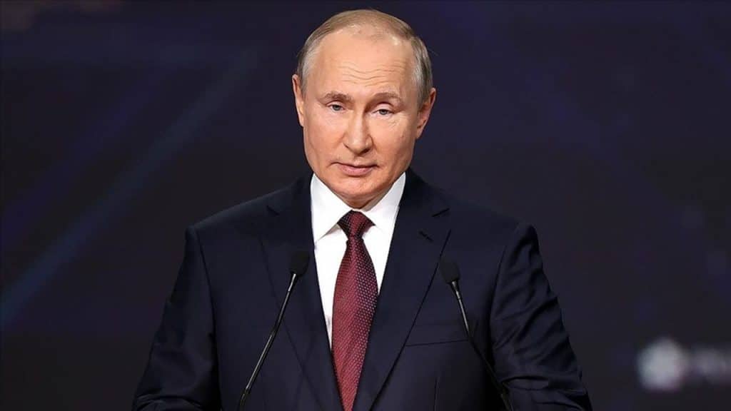 Putin: "Dün gece Ukrayna'daki askeri unsurlara 90 füze ve 100 İHA ile saldırı düzenledik"