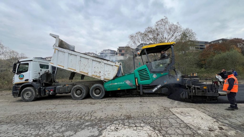 Serdivan Belediyesi’nden yol yenileme atağı