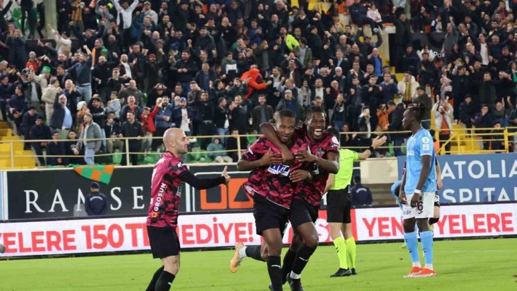 Trendyol Süper Lig: Alanyaspor: 2 - Trabzonspor: 1 (Maç sonucu)