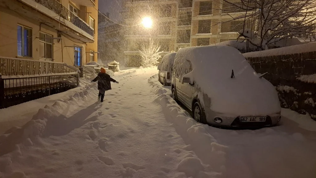 Tunceli’de eğitime kar engeli
